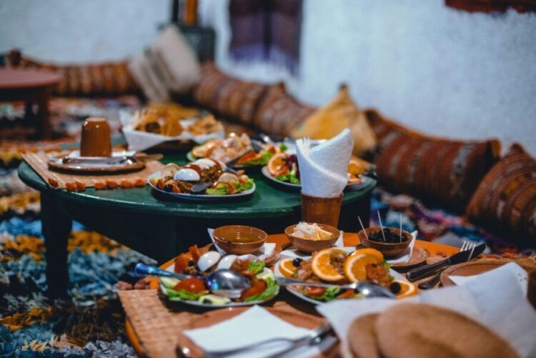 Guida al cibo marocchino: cosa mangiare durante il tuo viaggio esperienza culinaria marocchina
